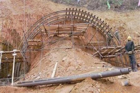 梅列钢花管锚杆施工